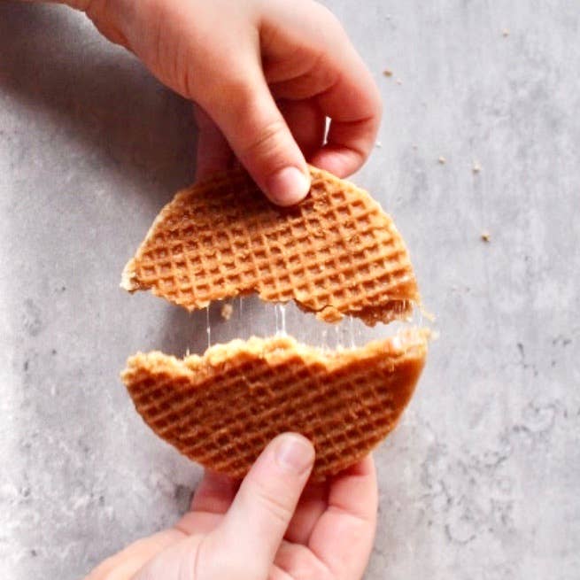 Finger Licking Dutch Stroopwafel (*EDWN), 60g/2.1oz